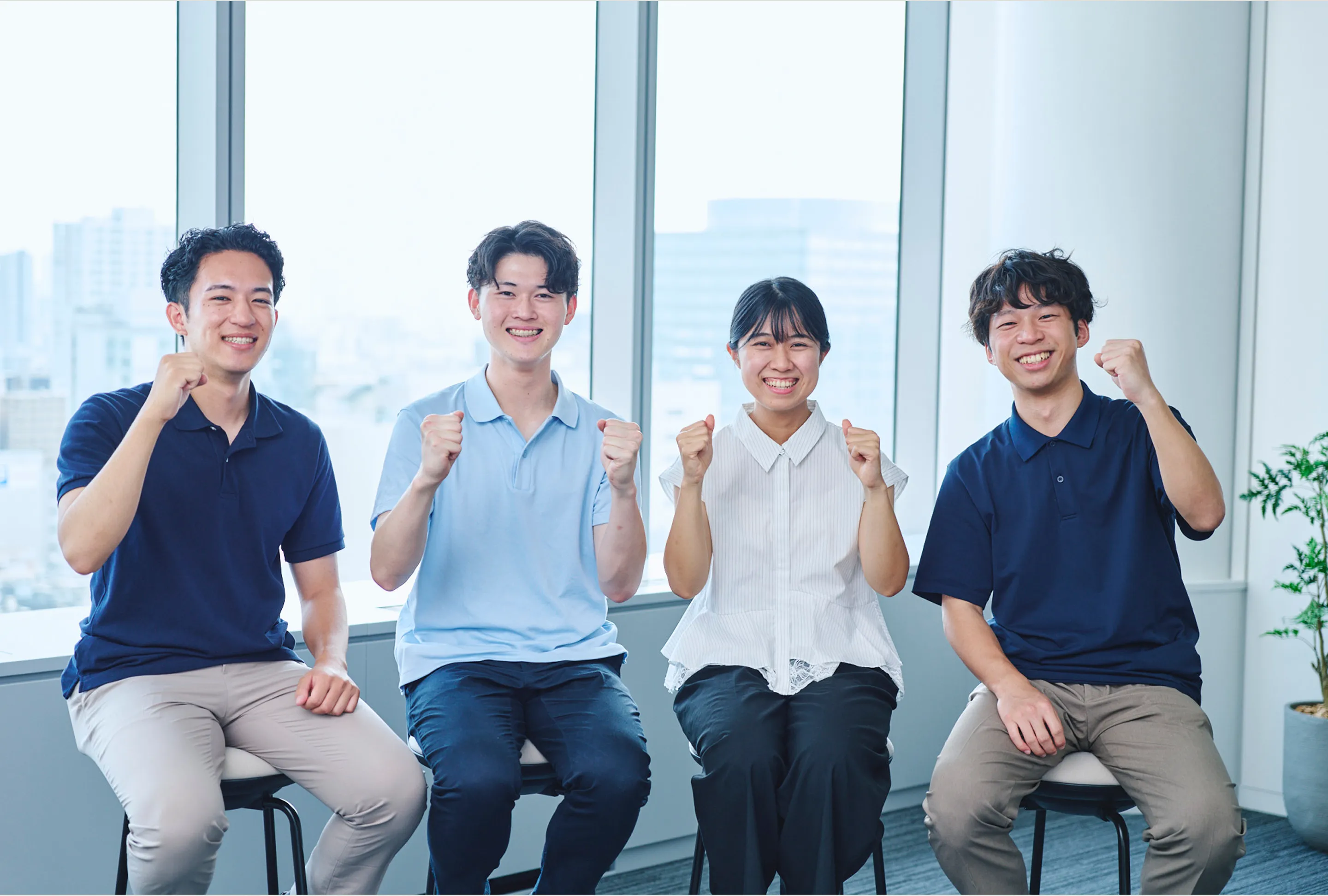 座談会で話す参加者